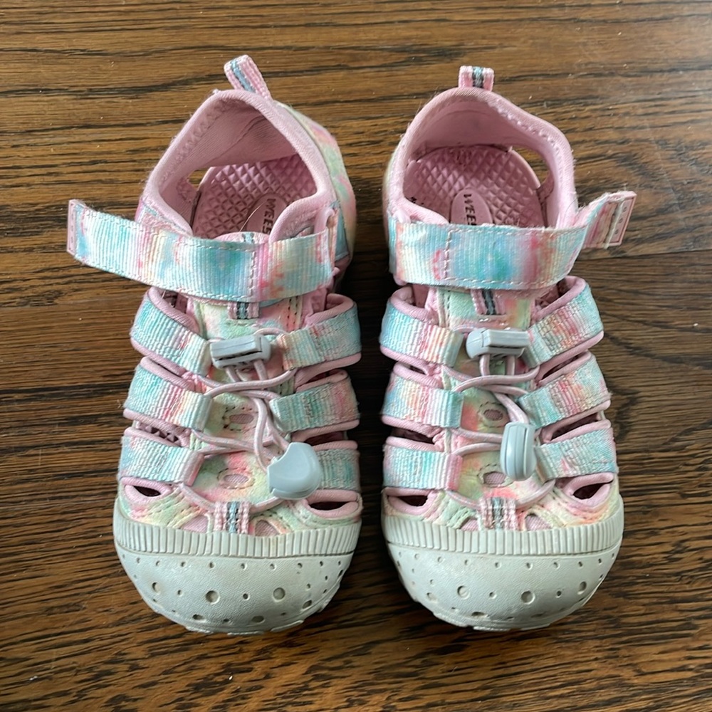 Toddler size 11 closed toe quick drying beach hiking water shoe